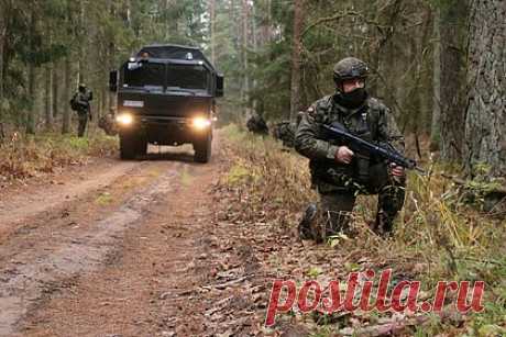 В Польше нашли обломки неопознанного военного объекта. Обломки неопознанного военного объекта обнаружили на северо-западе Польши — недалеко от города Замосць примерно в 15 километрах от Быдгоща. Место осматривают сотрудники полиции, военной полиции и саперы, пишет Минобороны страны. Ситуация не угрожает безопасности местных жителей, подчеркнули в ведомстве.