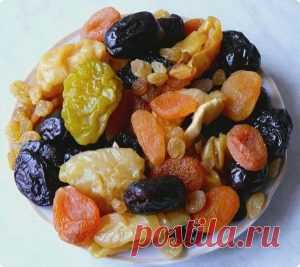 #Сухофрукты – польза, виды, как выбрать
Сухофрукты – название говорит само за себя, и проще, это высушенные фрукты. Это могут быть сушеные ягоды: виноград, который обретает новое название – изюм, клюква, вишня.