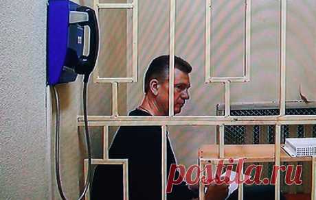 Суд 8 октября рассмотрит просьбу СК о продлении ареста главному кадровику МО РФ. Юрия Кузнецова обвиняют в получении взятки в виде земельного участка и дома от краснодарского предпринимателя Левы Мартиросяна, который в рамках этого дела также находится в СИЗО