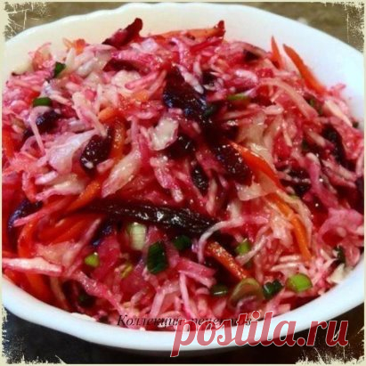 Кремлевская капуста
 
2 свеклы
 
2 морковки
 
2 луковицы
 
и 1 килограмм белокочанной капусты.
 
Все овощи надо хорошенько нашинковать, мелко. Никаких терок и комбайнов, все режем сами!
 
Толщина капустки у вас должна быть по размеру двух спичек, не больше. Уж вы постарайтесь... В этом рецепте нет мелочей.
 
После того, как вы все это старательно измельчите, приступаем готовке маринада.
 
Варим вот такой маринад, точно соблюдайте пропорции:
 
3 стакана воды
 
Половина стакана уксуса - ( 9 процен