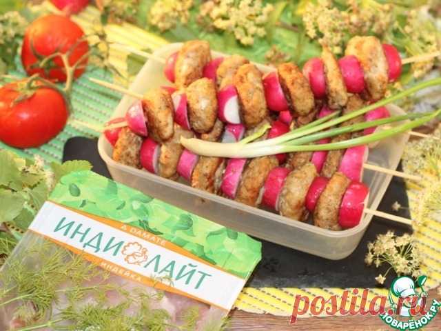Шашлык из индейки в азиатском стиле. Ароматное, пикантное и вкусное блюдо, которое хорошо будет подать с отварным рисом или лапшой, или с картофельным пюре. Готовится блюдо очень просто и быстро. Такие шарики можно превратить в шашлычки с редисом, положить в контейнер и взять с собой на пикник.