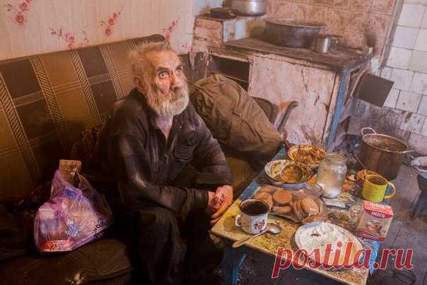 Никогда не смейся над теми, у кого ничего нет. 

Ведь ты не знаешь, что случится с тобой завтра...