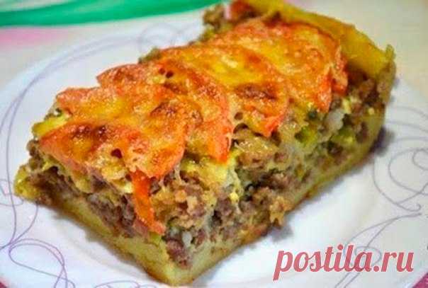 Открытый мясной пирог

Ингредиенты:
Для теста:
200 г картофеля (одна большая картофелина или две средние).
Стакан муки.
1 яйцо.
50 г сливочного масла.
Соль по вкусу.

Для начинки:
400 г мясного фарша (у нас смешанный).
1 луковица.
150-200 г капусты (мы взяли цветную).
2 яйца.
3 ст. ложки сметаны.
2 томата.
Немного сыра для посыпки верха пирога.
Соль по вкусу.
Немного растительного масла для обжарки компонентов начинки.

Способ приготовления:
1. Самое первое, что нужно сдел...