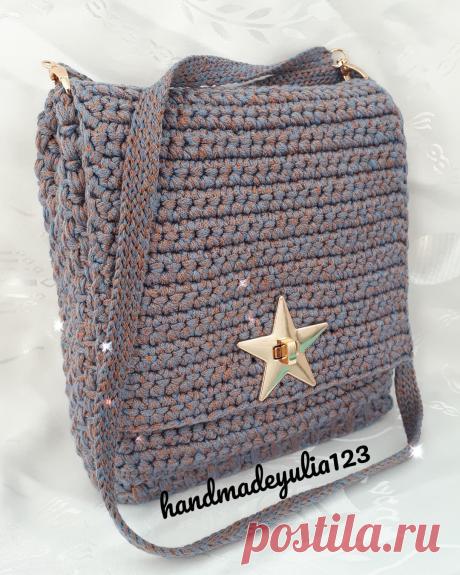 Crossbody. Цвет джинс с медью. Накладной карман и внутри карман на молнии.  Застежка поворотный замок.
Вместительная, прочная и красивая.  На солнце так и переливается 😍