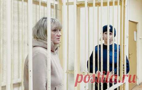В Брянске арестовали на два месяца сотрудницу ЧОПа, охраняющего гимназию