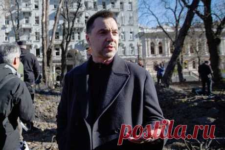 Офис президента Украины принял отставку Арестовича. Офис президента (ОП) Украины принял отставку Алексея Арестовича с поста советника. Об этом заявил пресс-секретарь президента Сергей Никифоров. По словам пресс-секретаря, соответствующий указ уже подписан руководителем аппарата офиса президента Марией Витушок. О своем увольнении Арестович сообщил 17 января.