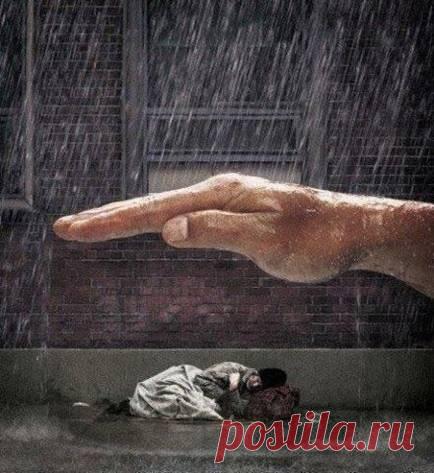 Вот я иногда думаю, что там, на небе собрался такой молодой творческий коллектив. Работа у них такая. Креативная. Помогать людям воплощать мечты. 

В понедельник в 9.00 у них планерка и обсуждение текущих мечт. Начальник отдела зачитывает новые поступления желаний с планеты Земля, все остальные переписывают их в свои ежедневники. Петя мечтает стать писателем. Коля поваром. Наташа фотографом. Ну, например. 

Потом начальник такой: ”Ну все, ребята, работаем! Мы же отличная команда!