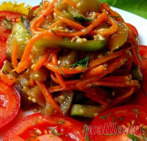 Салат-закуска из баклажанов со свежими огурцами, почти по-корейски.