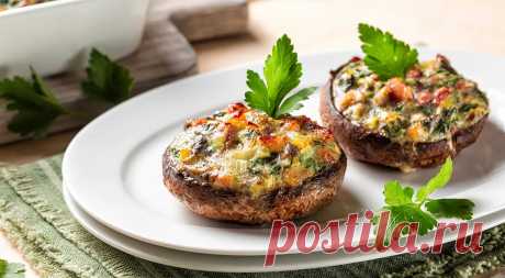 Шампиньоны целиком: что можно приготовить — читать на Gastronom.ru Существует мнение, что шампиньоны — это скучно, ведь они и грибами-то почти не пахнут. В ответ хочется воскликнуть: да вы просто не умеете их готовить! На самом деле шампиньоны — вкусный, питательный и вполне бюджетный суперфуд, который при этом прод - статья на кулинарном сайте Gastronom.ru