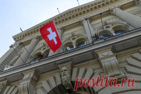 В Европе раскрыли размер заблокированных активов россиян. С февраля 2022 года в Швейцарии под блокировкой оказались частные финансовые активы россиян на общую сумму 8,8 миллиарда долларов. Об этом сообщает Reuters со ссылкой на статистические данные аналитиков Государственного секретариата Швейцарии по экономике. Блокировку ввели в рамках соблюдения санкционного режима.