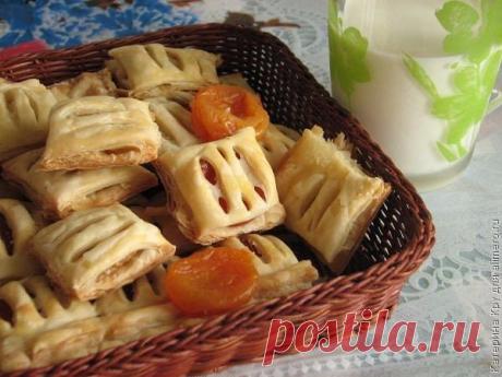 Мини-слойки с курагой и грушей