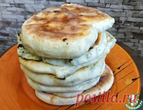 Лепешки с брынзой на сковородке – кулинарный рецепт