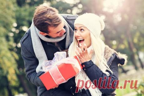 Что подарить на 14 февраля девушке: идеи необычных и оригинальных подарков Из нашей статьи вы узнаете, что подарить на 14 февраля девушке, чтобы подарок запомнился ей надолго и вызвал бурю положительных эмоций. Мы представим список недорогих и средней ценовой политики подарков, которые не ударят по вашему карману.