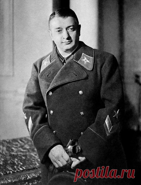 11 июня 1937 года была приговорена к расстрелу группу военных во главе с маршалом Михаилом Тухачевским. Это сфабрикованное дело станет началом массовых чисток в руководстве Красной Армии. На процессе каждый из фигурантов каялся и извинялся, однако никого это не спасло от репрессий. Все подсудимые были признаны виновными и расстреляны немедленно по вынесении приговора (Я. Б. Гамарник застрелился накануне ареста). В 1957 году все обвиняемые были посмертно реабилитированы за отсутствием состава…