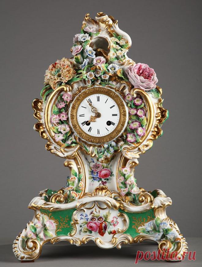 Старинные часы.