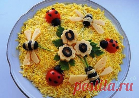 Салат с курицей и шампиньонами слоеный