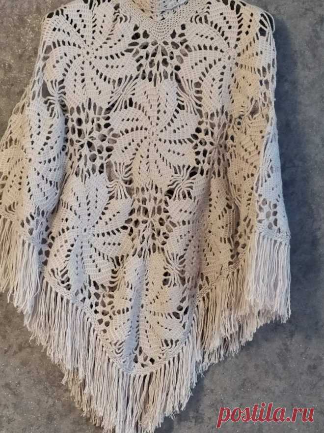 Пончо крючком Пончо крючком. Связала себе.Семеновская пряжа.Полушерсть. 3 мотка по 100 гр. крючок 3.