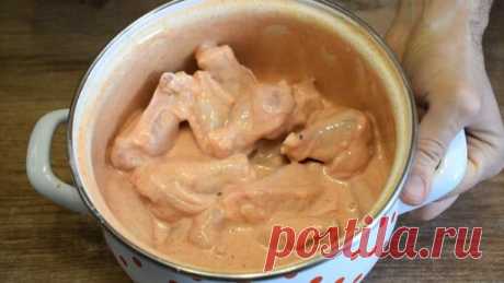 Заливаю кефиром куриные крылышки и готовлю «вкуснятину» выходного дня: получается так вкусно, что не успеваю готовить добавку. | Щи да Каша | Дзен
