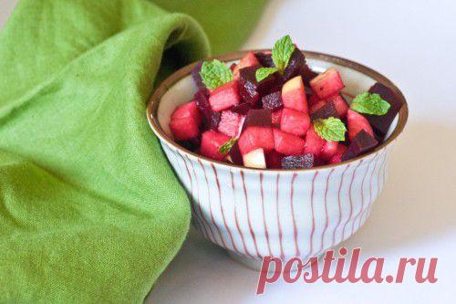 Салаты из сырой свеклы: 5 рецептов / Простые рецепты