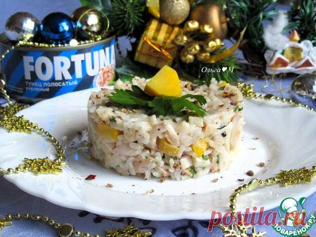 Рисовый салат "Тунец и кальмары". Сытный рисовый салат с кальмарами, маринованным патиссоном и консервированным тунцом ТМ FORTUNA в порционной подаче отлично подойдет для праздничного стола. А если заранее отварить рис, то приготовление салата займет всего 10-15 минут. Попробуйте!