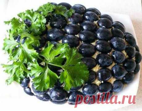 Праздничный салат с курицей.