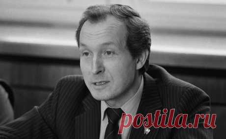 Умер бывший первый секретарь ЦК ВЛКСМ Виктор Мишин. Мишин был 13-м по счету первым секретарем ЦК ВЛКСМ, он занимал пост с 1982 по 1986 год. Комсомольцем стал в конце 1950-х