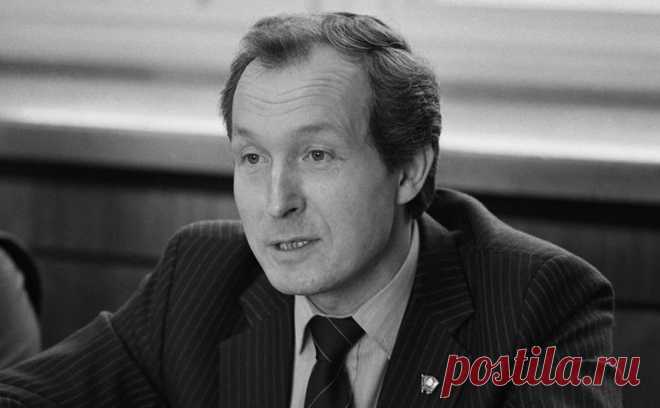 Умер бывший первый секретарь ЦК ВЛКСМ Виктор Мишин. Мишин был 13-м по счету первым секретарем ЦК ВЛКСМ, он занимал пост с 1982 по 1986 год. Комсомольцем стал в конце 1950-х