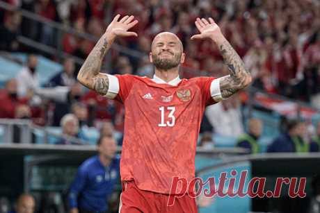 Кудряшов впервые прокомментировал автогол в матче с Хорватией. Защитник сборной России Федор Кудряшов впервые высказался о своем автоголе в матче заключительного тура отборочного турнира чемпионата мира-2022 против команды Хорватии. Футболист заявил, что за несколько секунд до гола почувствовал спазм во всех мышцах. Он решил доиграть эпизод, так как матч не останавливали.