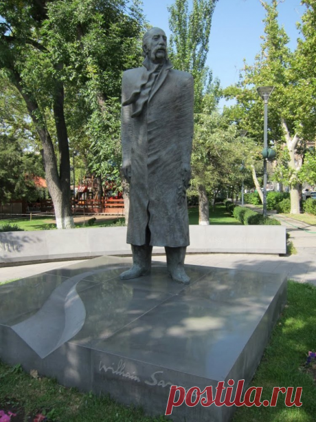 Бронзовый памятник Уильяму Сарояну в Ереване. Что мы знаем о нём?