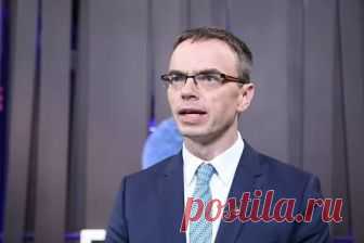 - Але, это Россия? - Да, здравствуйте! Слушаем вас. - Это Эстония звонит 
- Але, это Россия?- Да, здравствуйте! Слушаем вас.- Это Эстония звонит.- Что вы хотели, женщина?- Я не женщина, я Миксер!- Слышь, Серег, тут звонит какой-то миксер, говорит, что его Эстония зовут. Да…