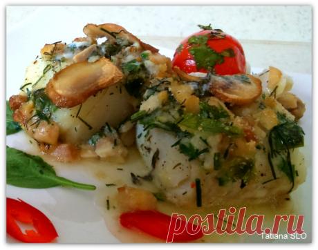 Треска, запеченная с шампиньонами и травами. 
Несложное вкусное блюдо, которое подходит для семейного ужина. Филе трески получается очень нежным, а пикантная нотка трав и грибов, придают вкусу насыщенность и аромат. Если заменить шампиньоны лесн…