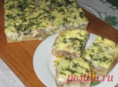 Рыбный пирог с сайрой и сметаной / Простые рецепты