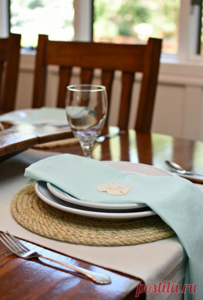 ​Круглые подставки под тарелки своими руками Круглые подставки под тарелки своими рукамиПодставки под тарелки − очень полезная и нужная в доме вещь. Следуя приведенной здесь инструкции вы сможете сделать 6 симпатичных подставок из веревки, которые подойдет к любому декору.Материалы:Веревка 3/8 дюйма толщиной (200 футов, чтобы...