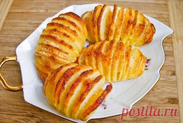 Картофельные веера с сыром... Они очень красиво будут смотреться на праздничном столе! 
Приготовьте на праздничный стол великолепный гарнир по этому рецепту – румяные, ароматные картофельные веера с сыром получаются очень аппетитными, а выглядят весьма презентабельно!
Картофель – самый …