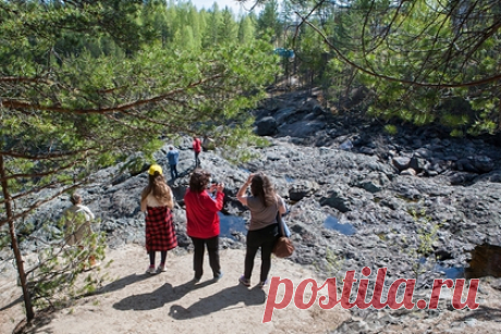 В одном регионе России решили ослабить ограничения для туристов. В Карелии решили ослабить ограничения для туристов в гостиницах и заведениях общественного питания. Расположенные на территории российского региона турбазы, хостелы и отели теперь не будут требовать у гостей сертификат о вакцинации, справку о перенесенной коронавирусной инфекции или отрицательный ПЦР-тест.