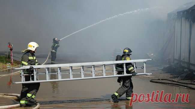 В Оренбурге ликвидировали горение на крыше жилого дома