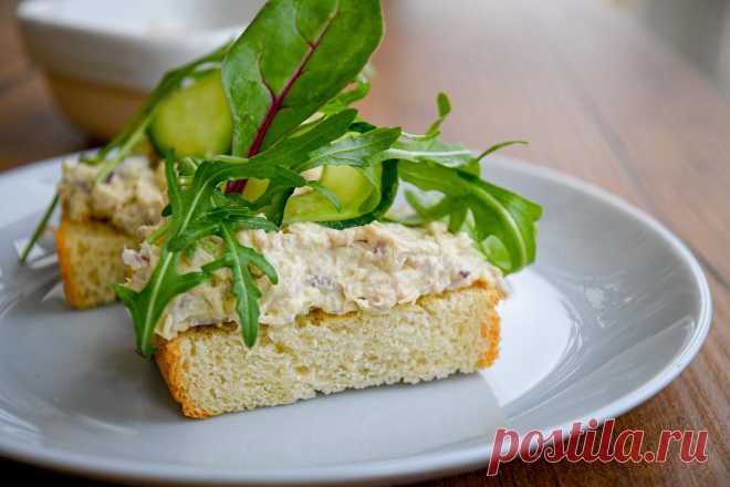 Рийет из семги с авокадо — маленький кулинарный шедевр на вашей кухне - СделаемВкусно.ру Смею заверить, что в составе рийета из семги с авокадо сплошная польза. После такого завтрака заряда энергии может хватить до самого вечера!