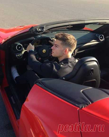 Филипп Газманов: как выглядит и чем занимается усыновленный певцом племянник Сергея Мавроди