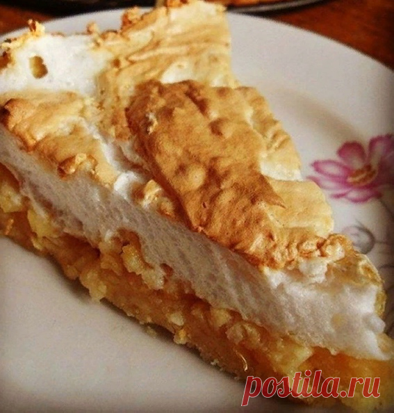 Яблoчный пиpoг c мягким бeзe.
