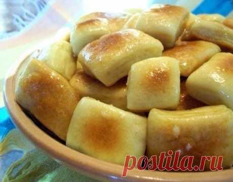 Пампушки на кефире с чесночным саламуром