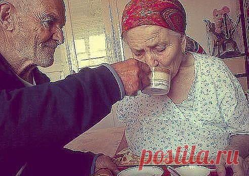 Не за красоту в тебя влюбился, 
И не за старость разлюблю..