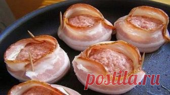 Буржуй в телогрейке — это блюдо настоящая бомба. 


Вкус просто объедение, а аромат стоит такой, что даже самый сытый не сможет удержаться.









Ингредиенты:

фарш — 600 грамм;
хлеб — 1 булка;
лук шалот — 2 головки;
молоко — 1 стакан;
соль, пере…