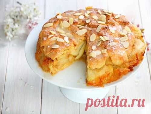 Рецепт шарлотки с яблоками на сметане / Простые рецепты