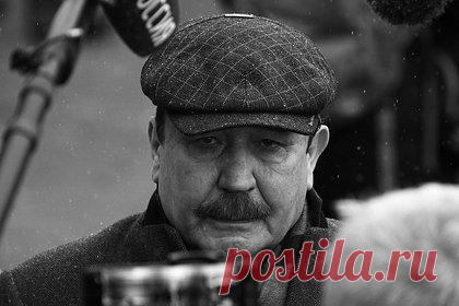 Умер режиссер Вадим Абдрашитов. Умер режиссер Вадим Абдрашитов. Народный артист России скончался на 79-м году жизни. Об этом сообщает Союз кинематографистов России. Среди работ Абдрашитова — картины «Плюмбум, или Опасная игра», «Парад планет», «Остановите Потапова!», «Охота на лис», «Магнитные бури», «Пьеса для пассажира» и другие.