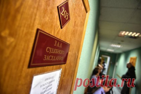 Экс-главу федерации бокса в российском городе осудили за вымогательство и разбой. Суд в Стерлитамаке вынес обвинительный приговор в отношении бывшего руководителя федерации бокса и троих его сообщников, виновных в вымогательстве, краже и разбое. Организатора приговорили к 9,5 года лишения свободы с отбыванием наказания в колонии строгого режима, а его сообщников — к условным срокам.