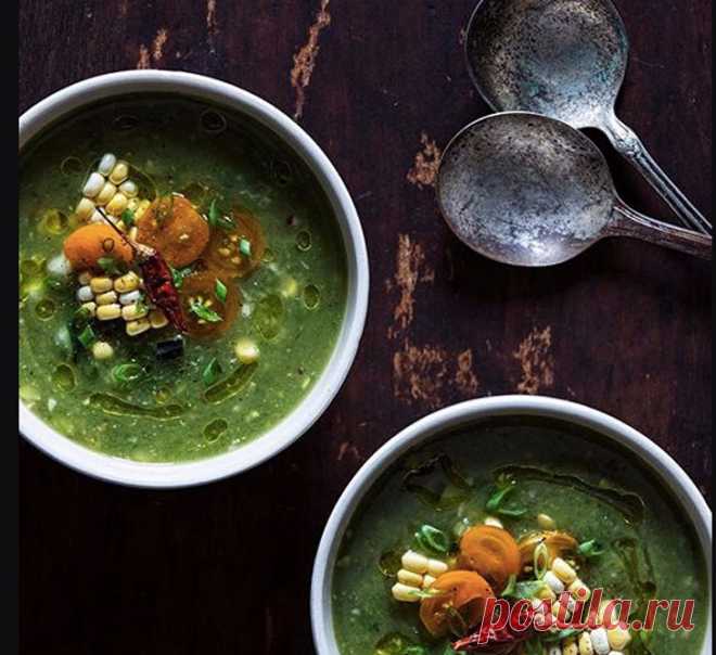 Зеленый гаспачо: вкус лета! Зеленый гаспачо, в отличие от обычного испанского холодного супа, готовится из огурцов и сладкого зеленого перца.