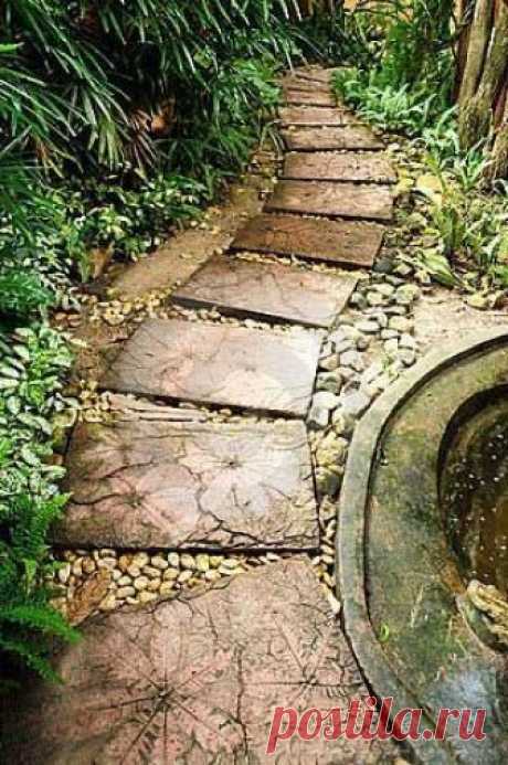 DIY pathway leaf pavers. Gotta love that reddish color too, as opposed to gray concrete.