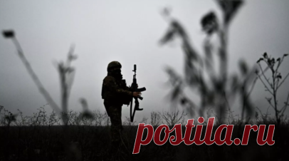 Военный из Перми рассказал, как четыре дня полз по болоту в зоне СВО. RT публикует видео с рассказом российского бойца с фото, на котором он обнимает пакет мандаринов. Мужчина четыре дня полз по болоту и прикрывался телами погибших. Читать далее