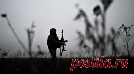 Военный из Перми рассказал, как четыре дня полз по болоту в зоне СВО. RT публикует видео с рассказом российского бойца с фото, на котором он обнимает пакет мандаринов. Мужчина четыре дня полз по болоту и прикрывался телами погибших. Читать далее