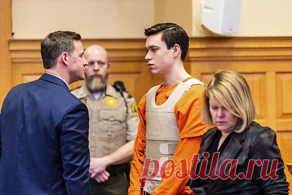 Забившие насмерть учительницу из-за плохих оценок школьники признали свою вину. 17-летний Уиллард Миллер и 18-летний Джереми Гудейл, школьники из США, признали себя виновными в убийстве учительницы испанского языка из-за плохих оценок. Подростки забили насмерть 66-летнюю учительницу Нохему Грабер бейсбольной битой в ноябре 2021 года. Когда Миллера и Гудейла арестовали, они отрицали свою вину.